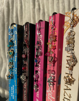 MYSTERY zakładka z breloczkiem