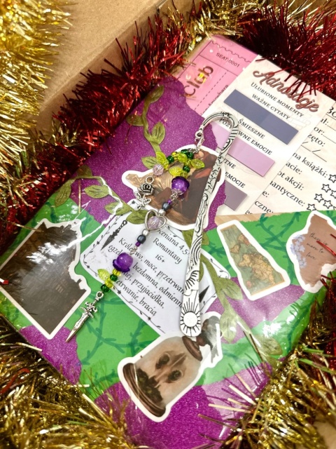 ŚWIĄTECZNY MYSTERY BOX - Romantasy 16+ #143