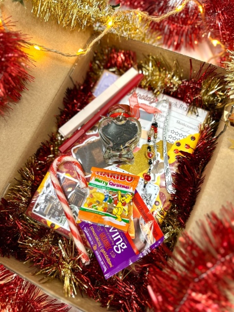 ŚWIĄTECZNY MYSTERY BOX - Romantasy 16+ #158