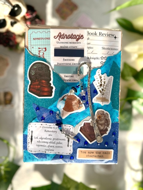 ZESTAW - książka niespodzianka MALOWANE BRZEGI + zakładka z breloczkiem