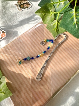 ZESTAW - książka niespodzianka MALOWANE BRZEGI + zakładka z breloczkiem