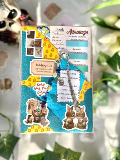 ZESTAW - książka niespodzianka MALOWANE BRZEGI + zakładka z breloczkiem