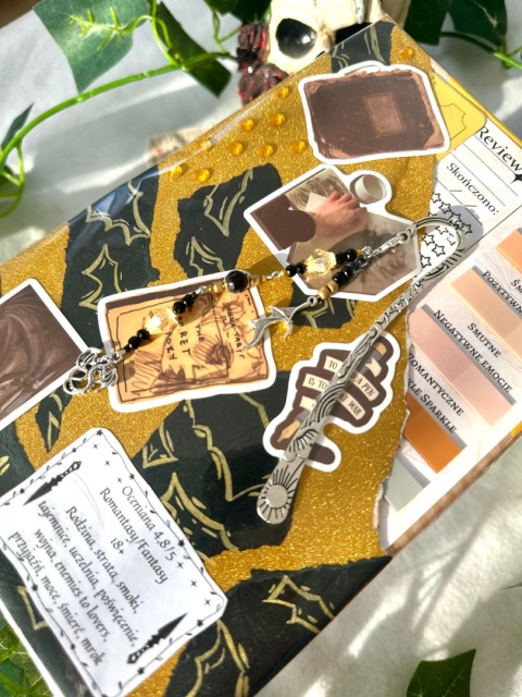 ZESTAW - książka niespodzianka MALOWANE BRZEGI + zakładka z breloczkiem